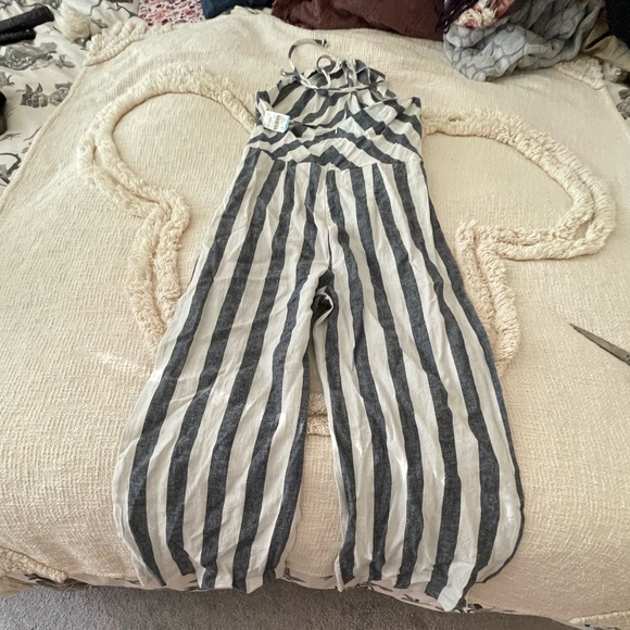 WOMENS NWT NAVY STRIPE HALTER JUMPSUIT - Picture 5 of 8